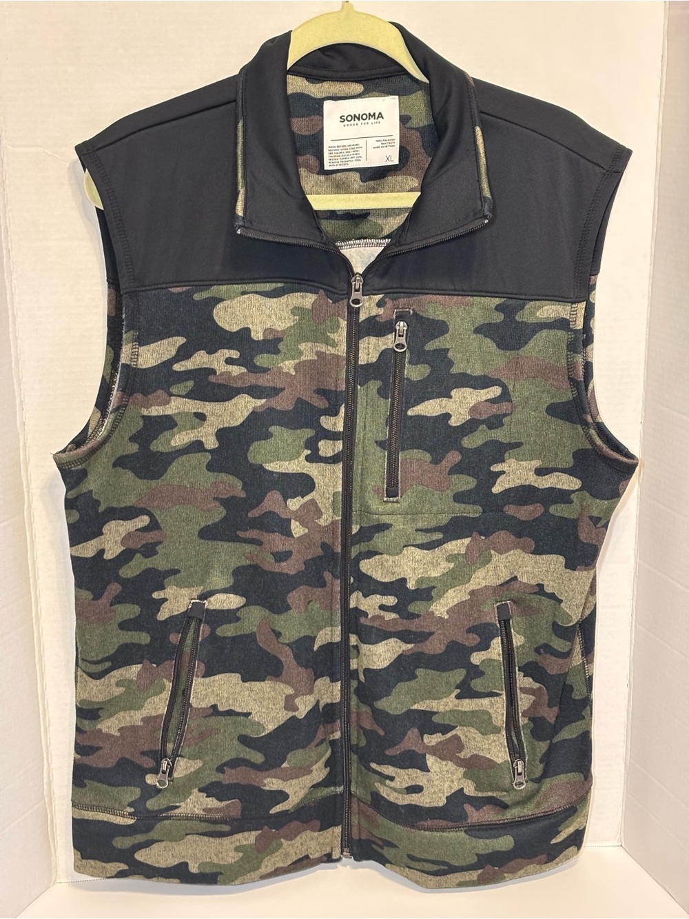 Sonoma Men's Camo Zip-Front Vest with Black Yoke XL  3 Zip Pockets Hunting Vest